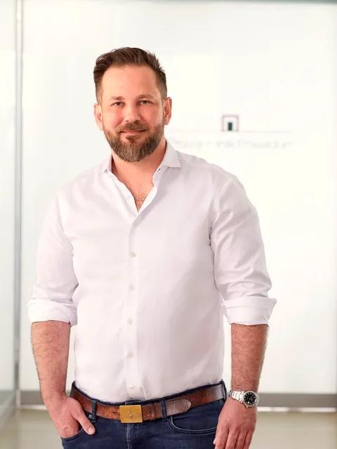 Dr. Marcin Specht